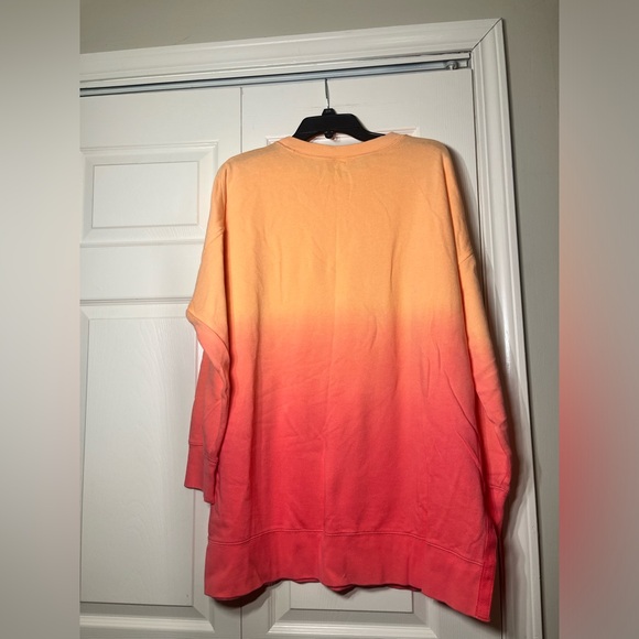 Old Navy Women's Oversized Ombré Crewneck Sweatshirt - Picture 5 of 6
